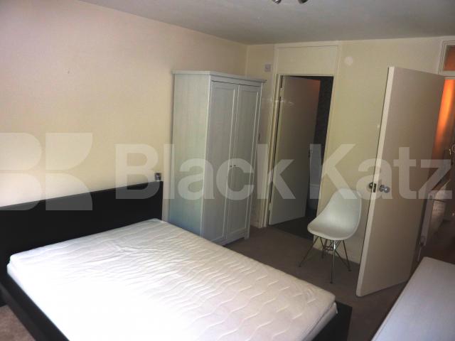 			MUST SEE!!, 2 Bedroom, 1 bath, 1 reception Flat			 Steeles Road, BELSIZE PARK